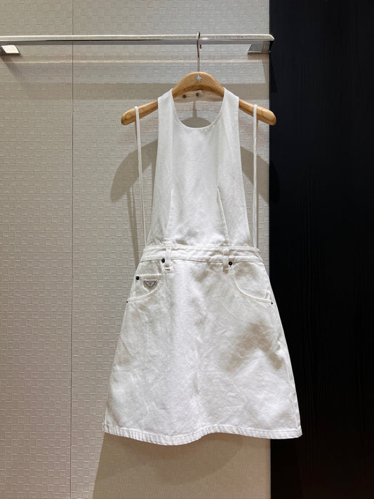 P 25 Halter neck stitching open back