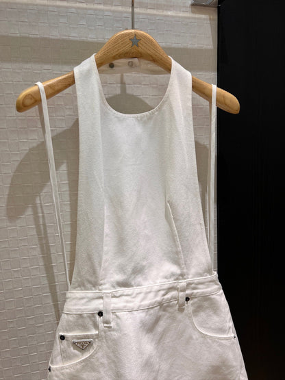 P 25 Halter neck stitching open back