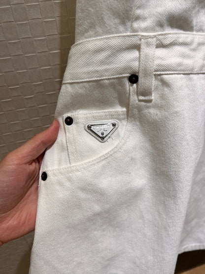 P 25 Halter neck stitching open back