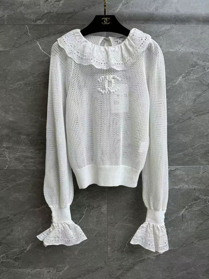 C 25 Ruffle collar hollow top