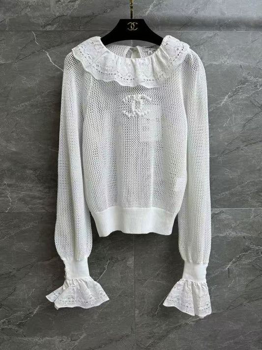 C 25 Ruffle collar hollow top