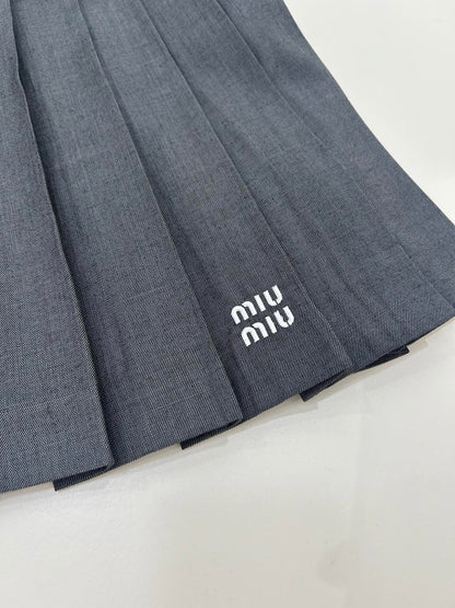 25 new white edge wool pleated skirt