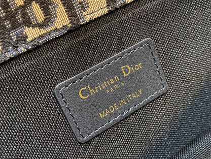 D Montaigne embroidered bag