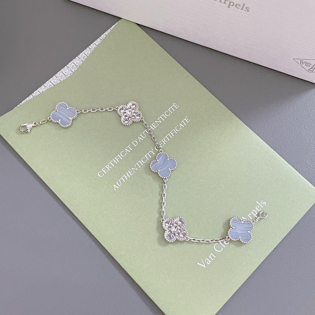 25 new Clover Bracelet