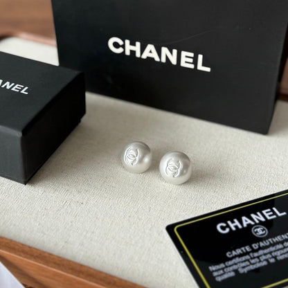 25 new Small pearl earrings