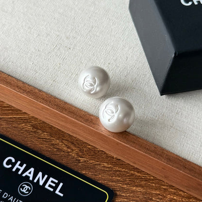 25 new Small pearl earrings