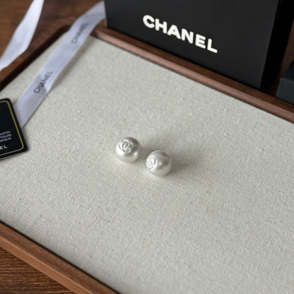 25 new Small pearl earrings