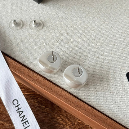 25 new Small pearl earrings