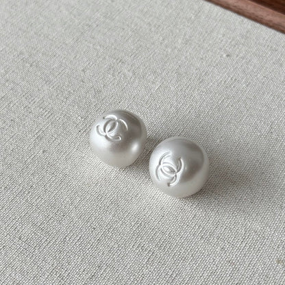 25 new Small pearl earrings