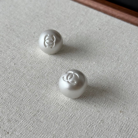 25 new Small pearl earrings