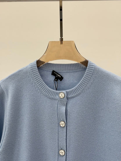 25 Early spring new round neck single row bird color button simple casual knitted cardigan