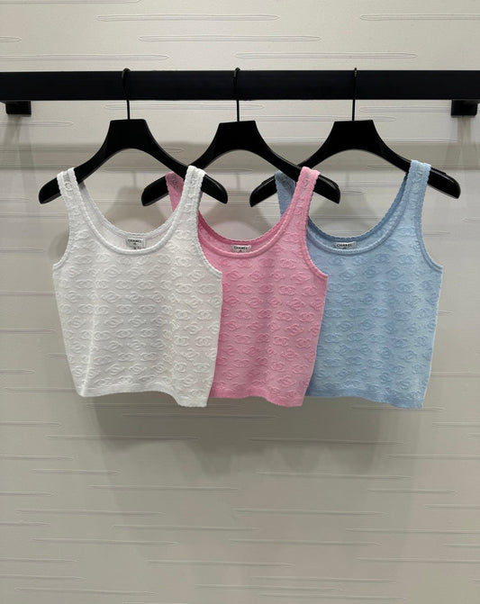 25 Logo jacquard knitted vest