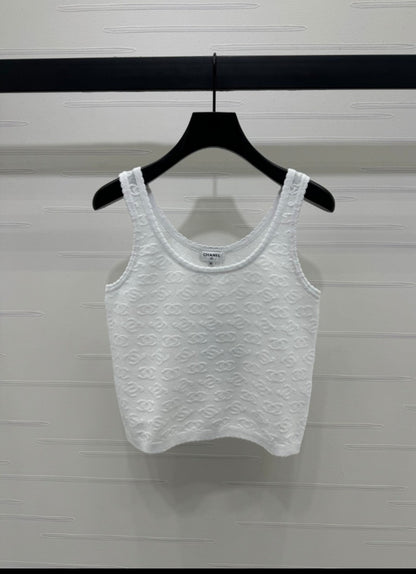 25 Logo jacquard knitted vest