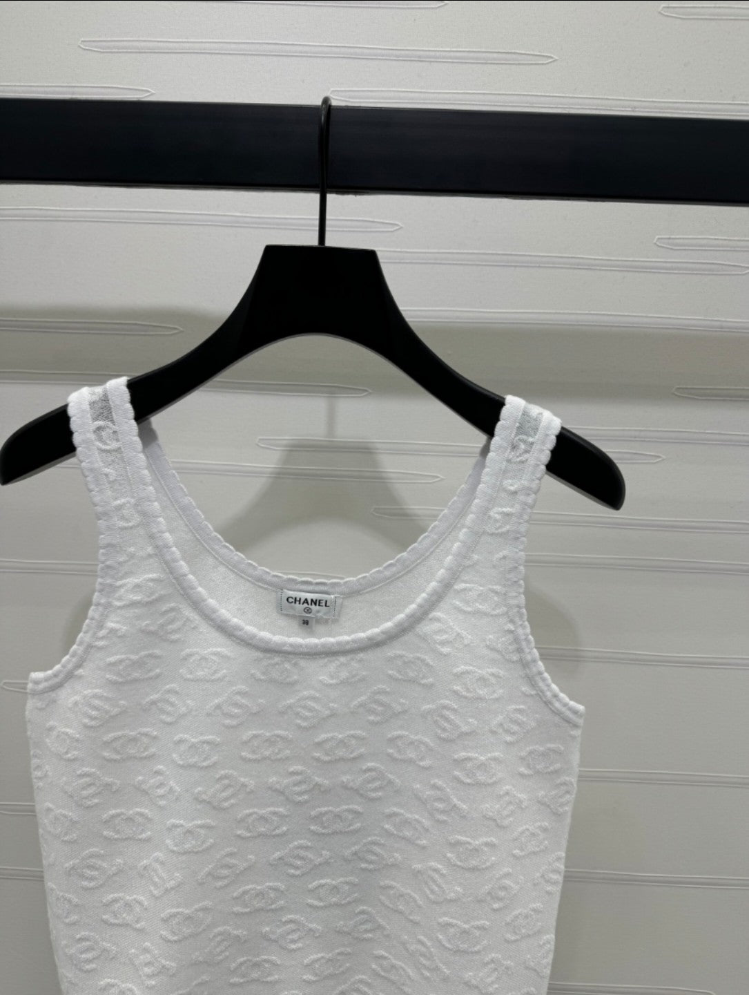 25 Logo jacquard knitted vest