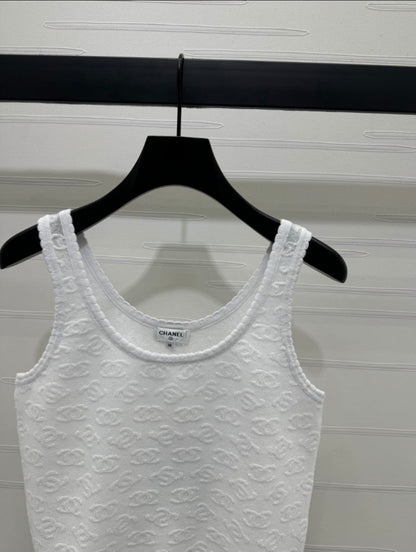 25 Logo jacquard knitted vest