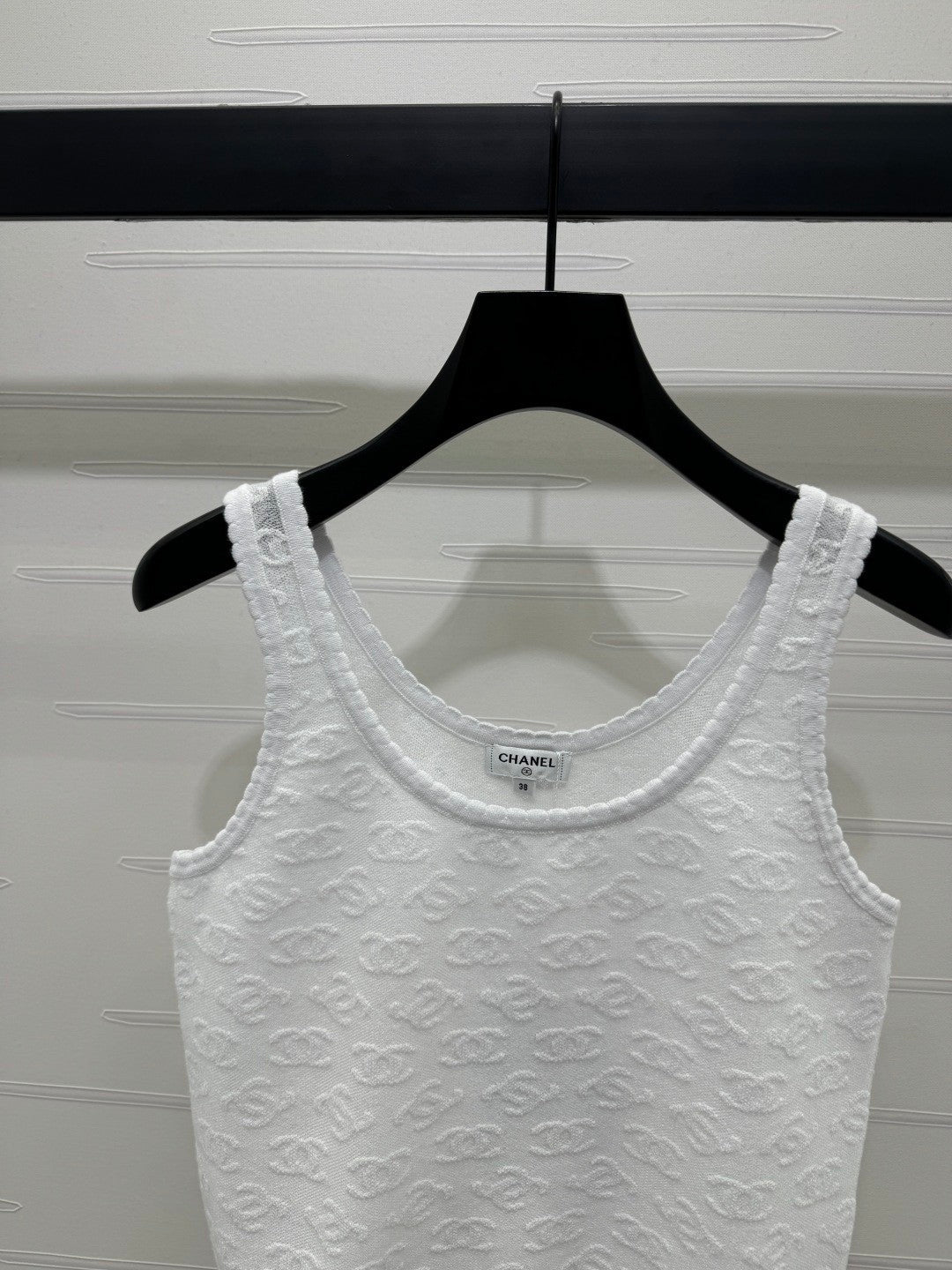 25 Logo jacquard knitted vest
