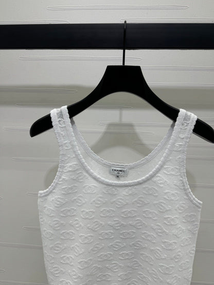 25 Logo jacquard knitted vest