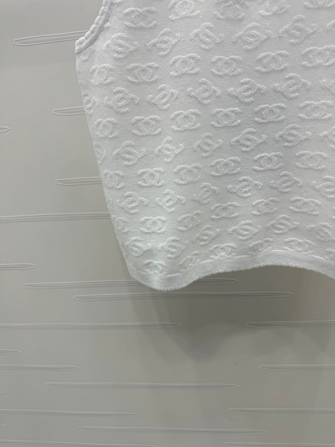 25 Logo jacquard knitted vest
