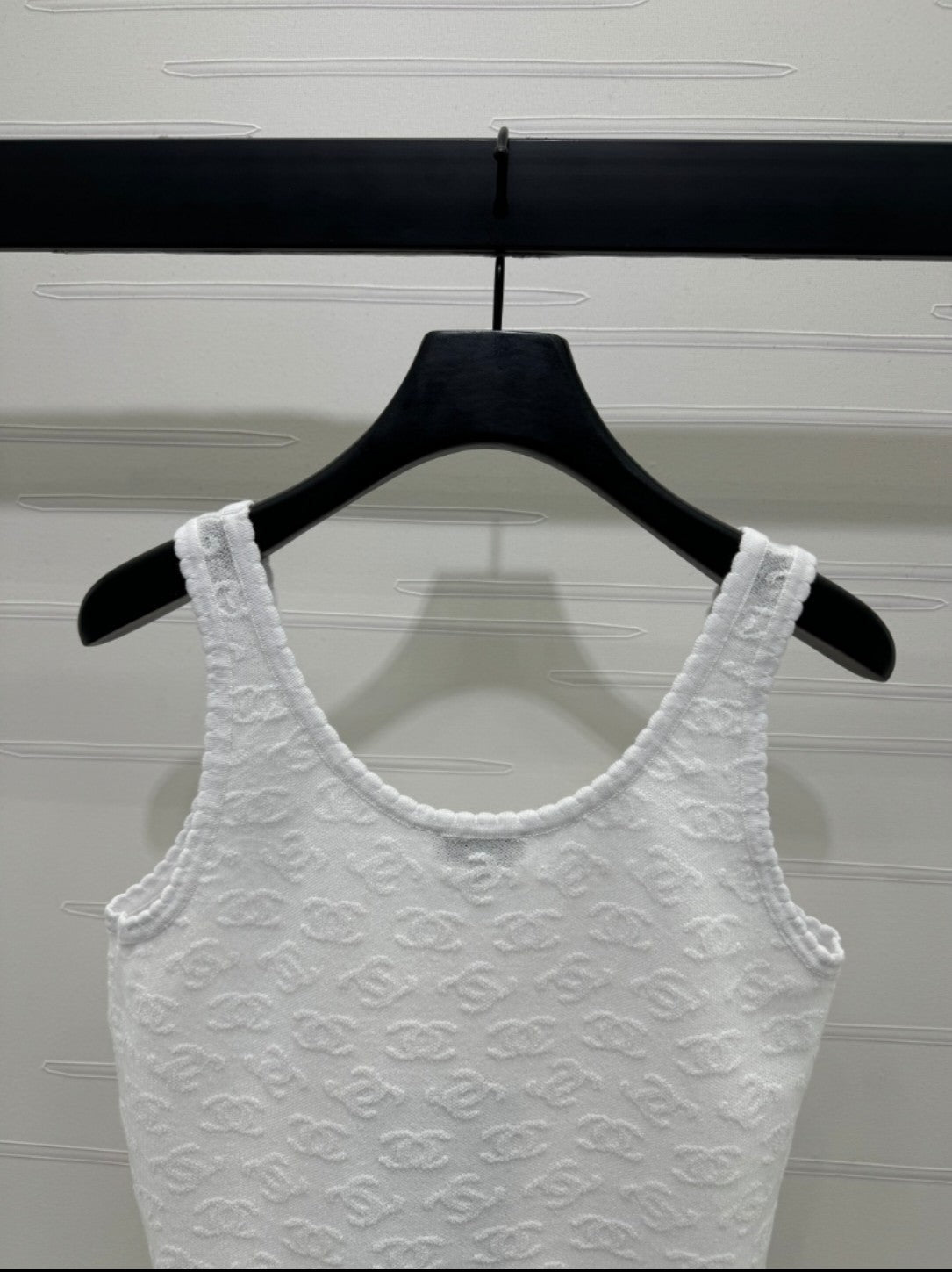25 Logo jacquard knitted vest