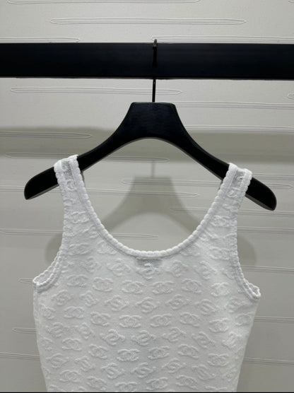 25 Logo jacquard knitted vest