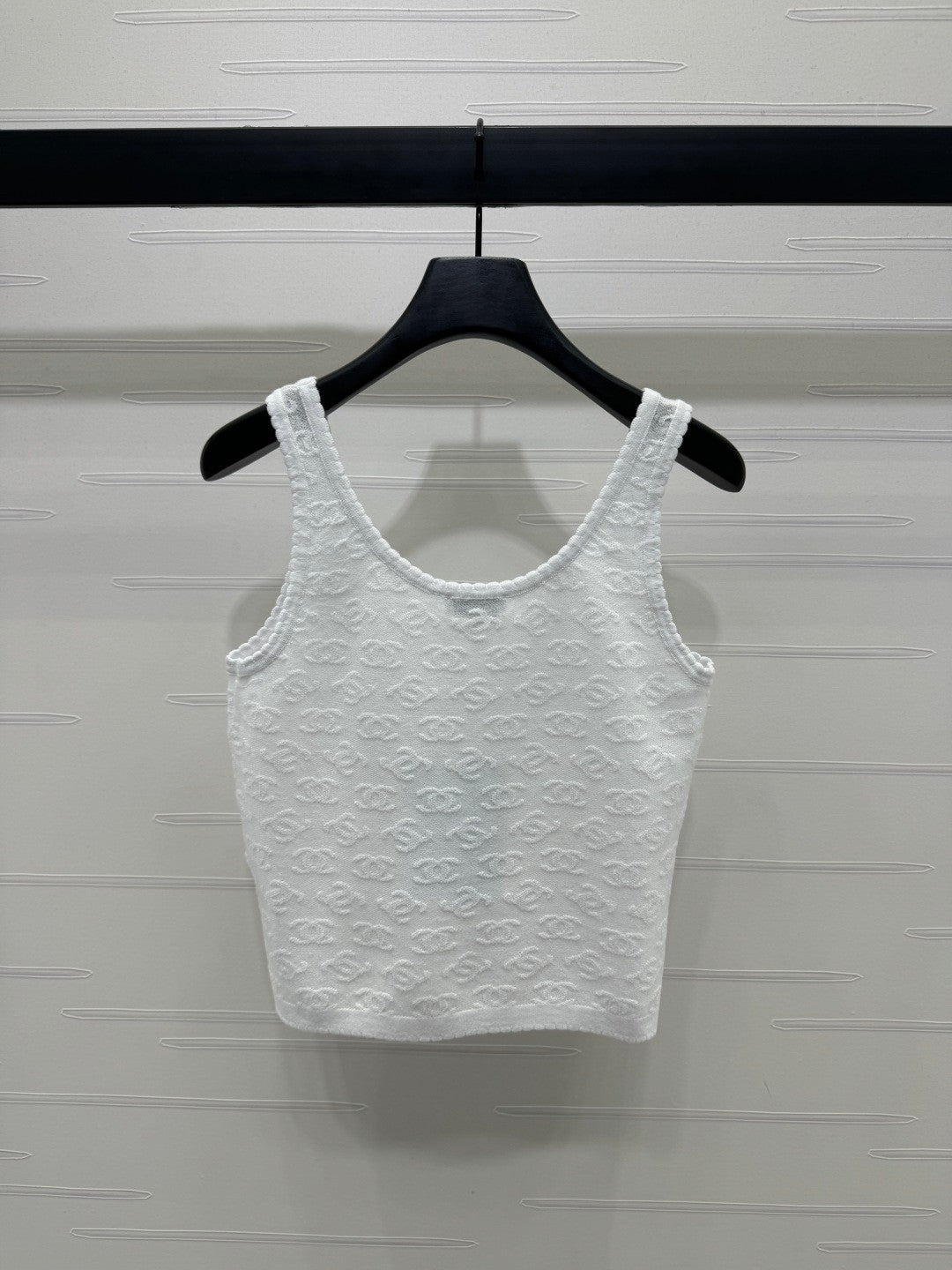 25 Logo jacquard knitted vest
