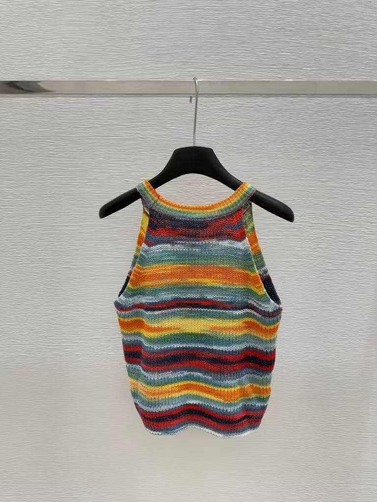 25 Round neck striped knitted vest