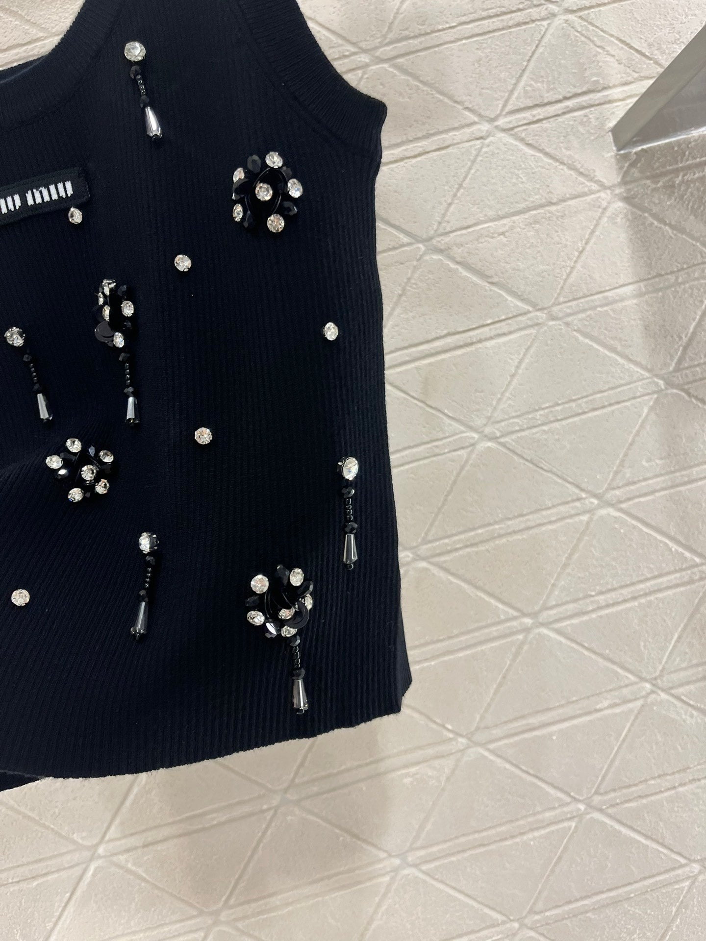 25 Nail bead rhinestone knitted vest