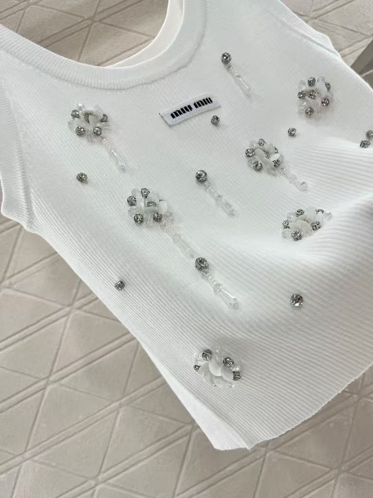 25 Nail bead rhinestone knitted vest