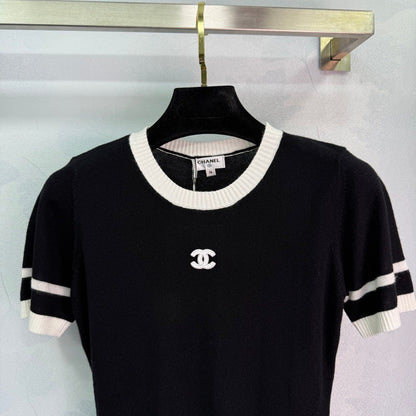 25  Round neck perspective knitted short sleeved shirt