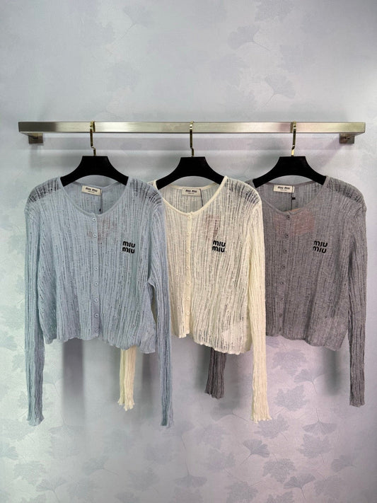 25 Round neck button knit cardigan