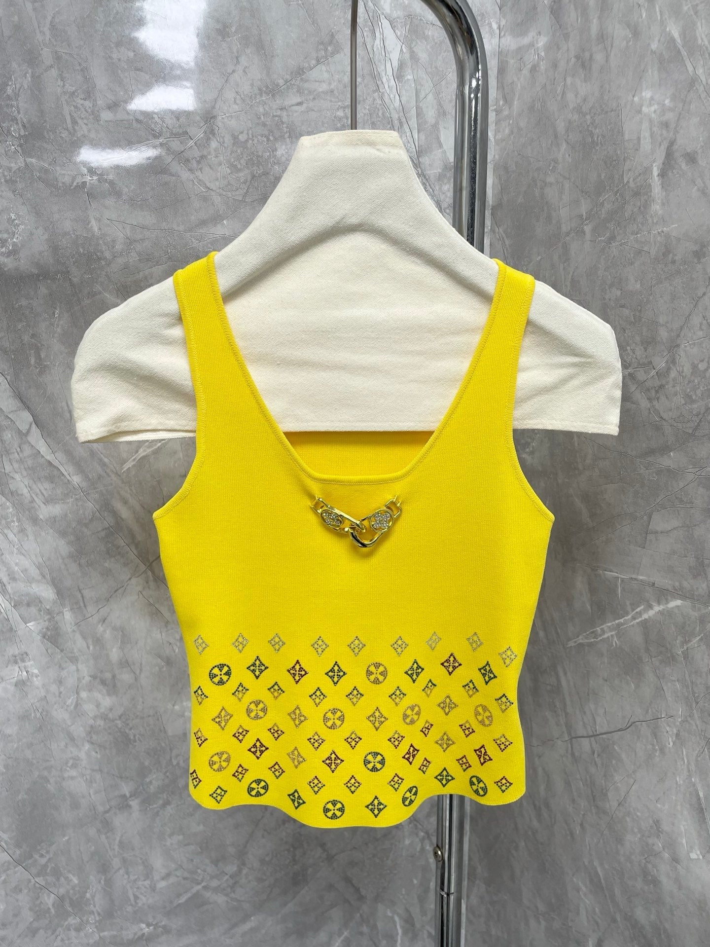 25 Classic floral rhinestone splicing metal buckle at the hem 🔗 Decorative vest