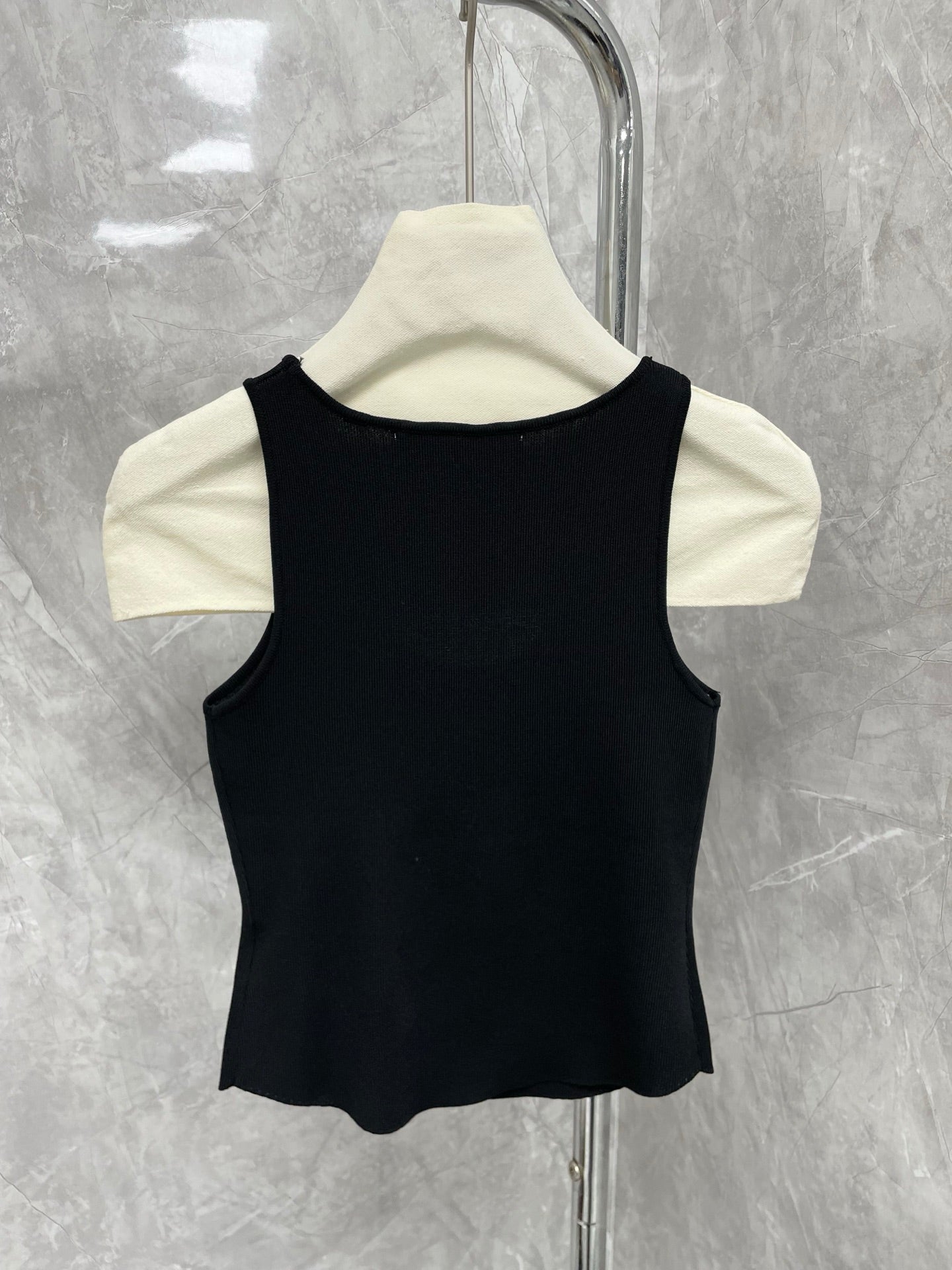 25 Classic floral rhinestone splicing metal buckle at the hem 🔗 Decorative vest