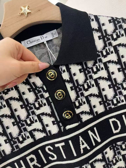 25  Jacquard knit lapel short sleeved shirt