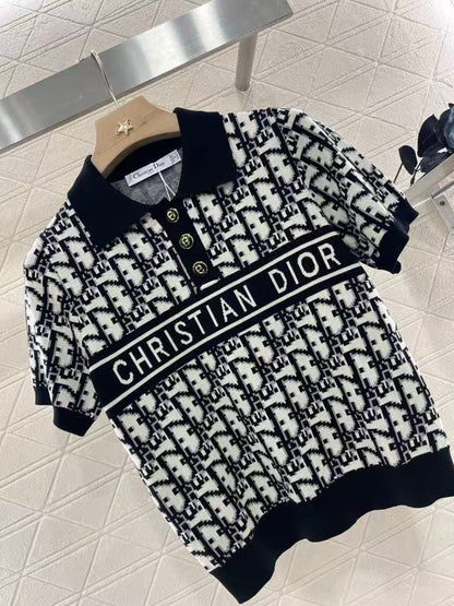 25  Jacquard knit lapel short sleeved shirt