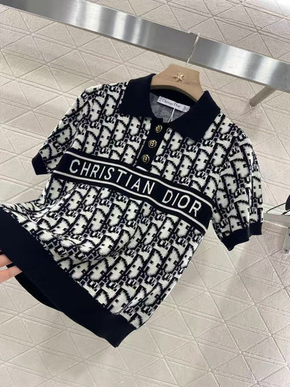 25  Jacquard knit lapel short sleeved shirt