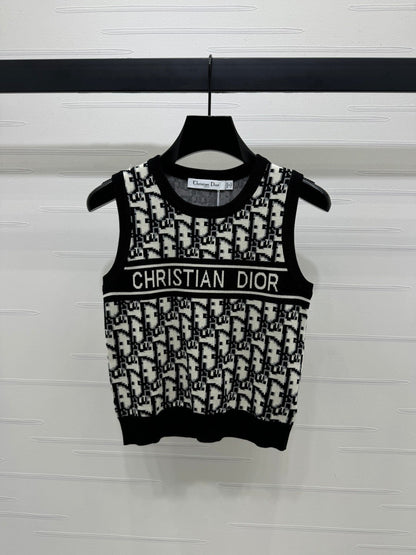 25 Jacquard knitted vest