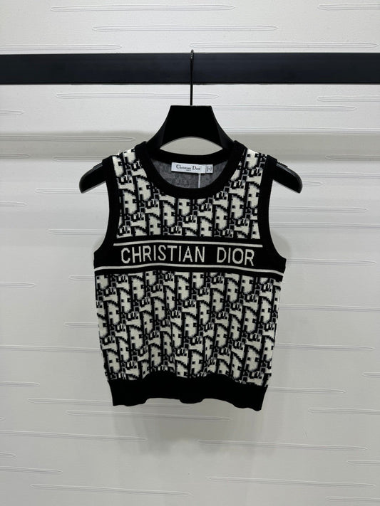 25 Jacquard knitted vest