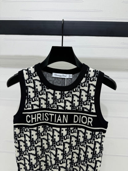 25 Jacquard knitted vest