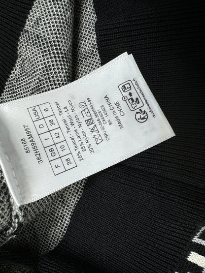 25 Jacquard knitted vest