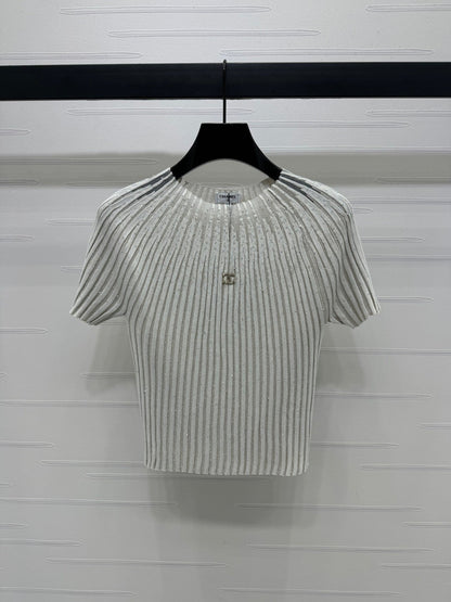 25  Round neck vertical stripe knitted top