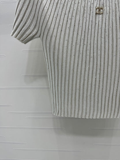 25  Round neck vertical stripe knitted top