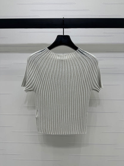 25  Round neck vertical stripe knitted top