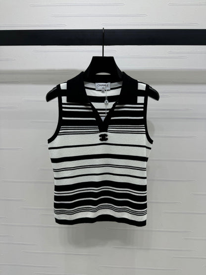 25 Collar striped knitted vest
