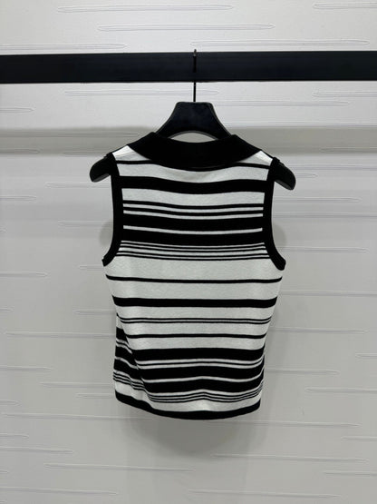 25 Collar striped knitted vest