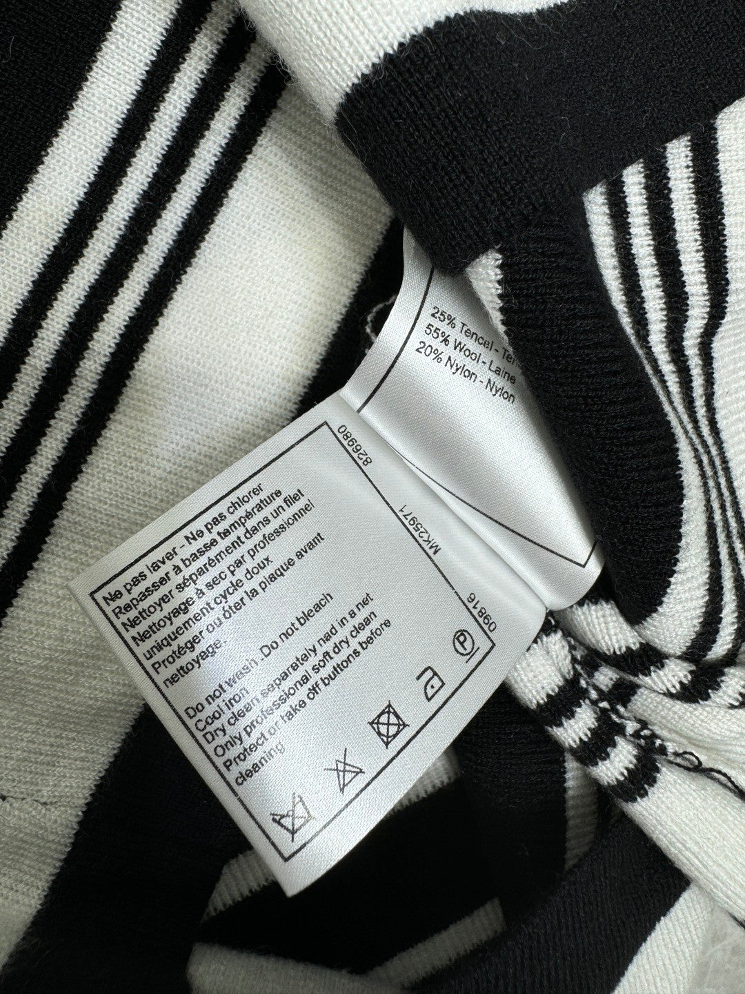 25 Collar striped knitted vest