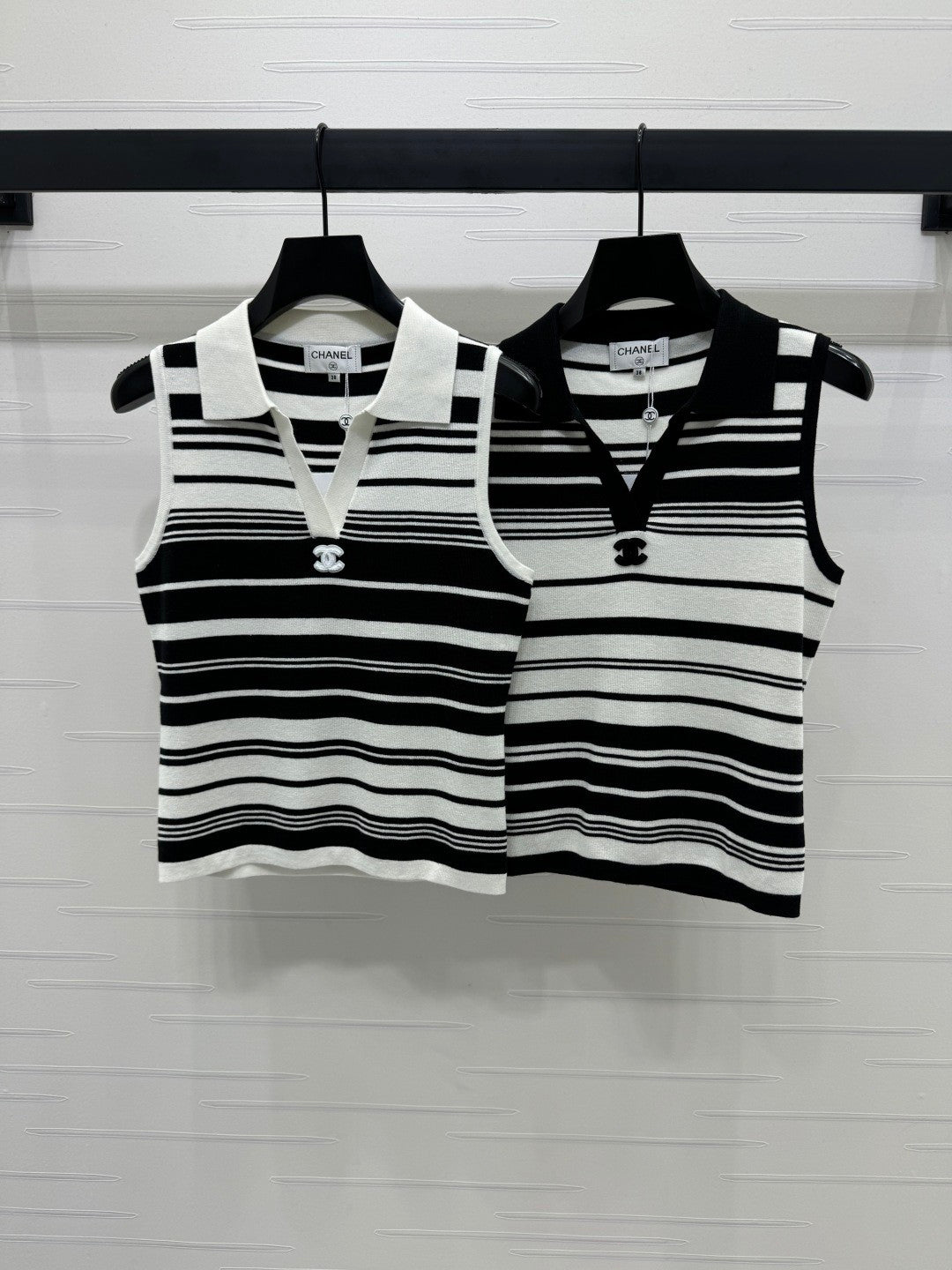 25 Collar striped knitted vest