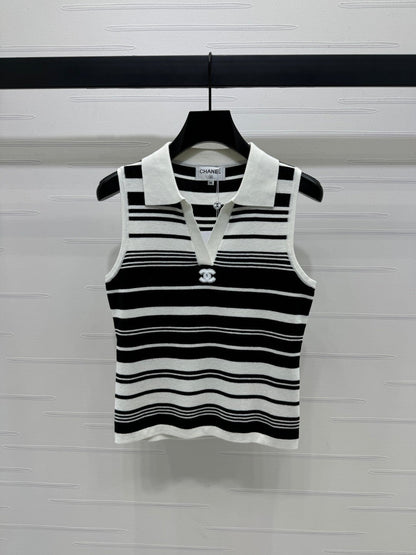 25 Collar striped knitted vest