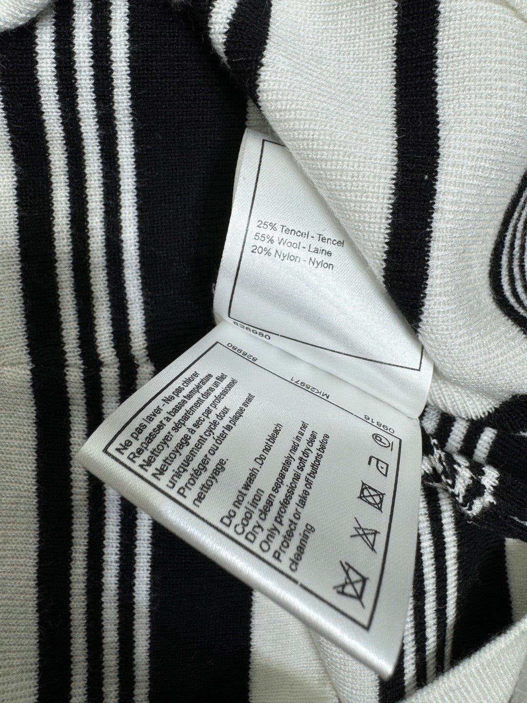 25 Collar striped knitted vest