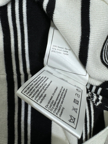 25 Collar striped knitted vest