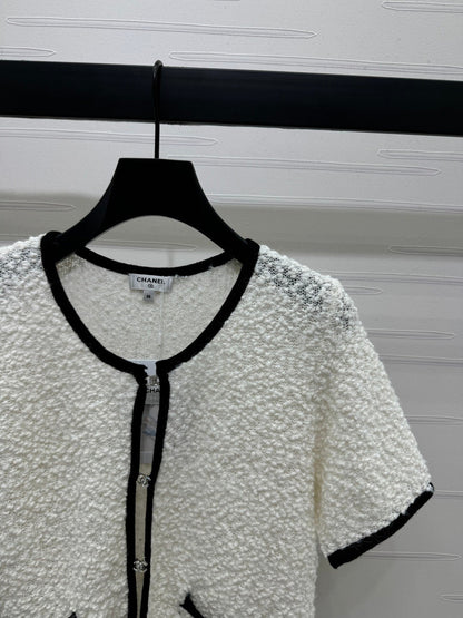 25  Particle velvet knitted short sleeved cardigan